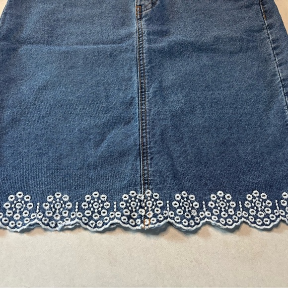 Tommy Jeans Embroidered Denim 20 in Skirt Women’s Size 6 Daisy Hem Blue Jean - Picture 3 of 9